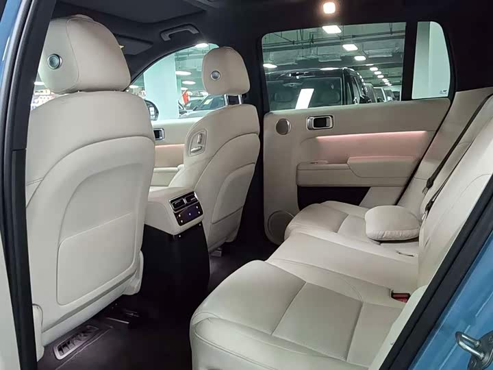 Фото 8 - LiXiang L7