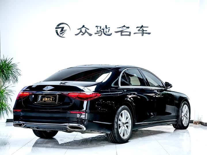 Фото 12 - Mercedes-Benz S-Class