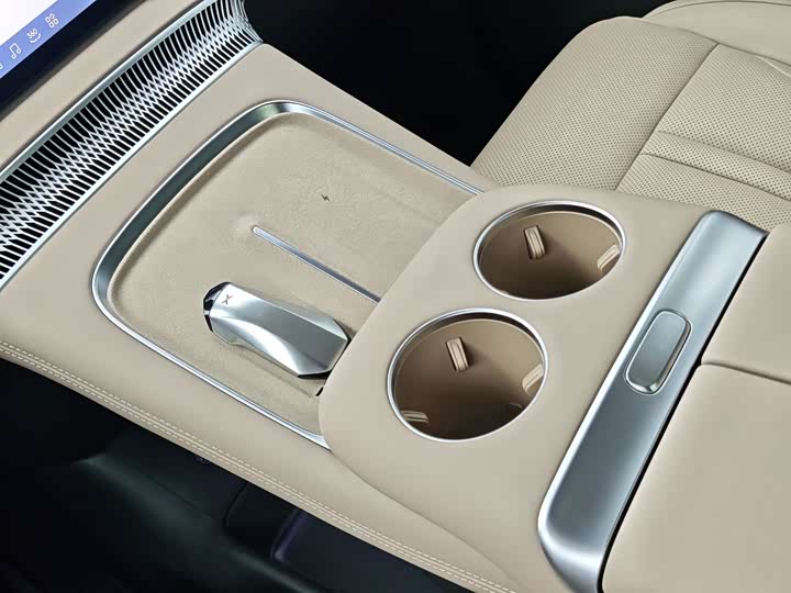 Фото 17 - XPeng X9