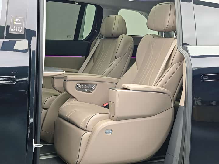 Фото 9 - XPeng X9