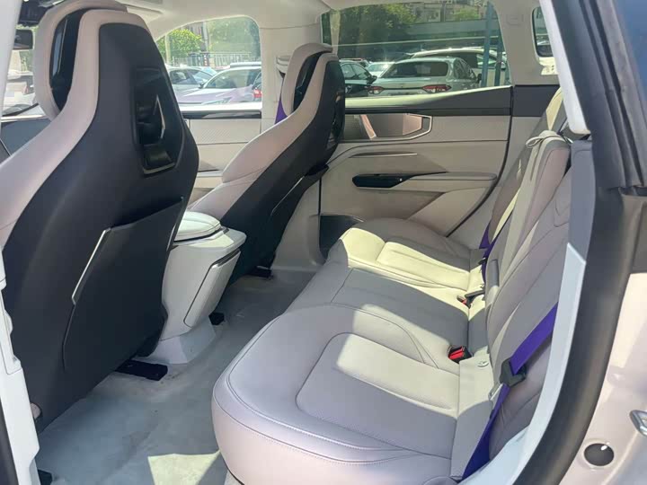 Фото 6 - HiPhi Y