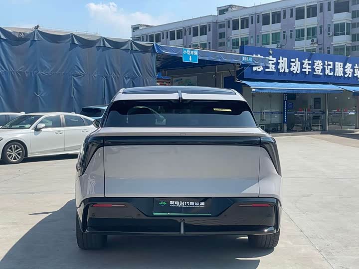 Фото 8 - HiPhi Y