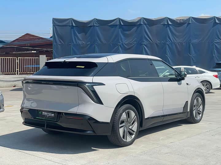 Фото 9 - HiPhi Y