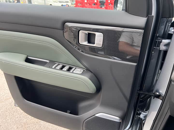 Фото 12 - Baojun Yep Plus