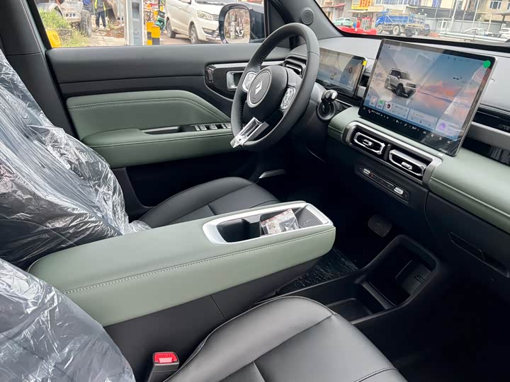 Фото 13 - Baojun Yep Plus