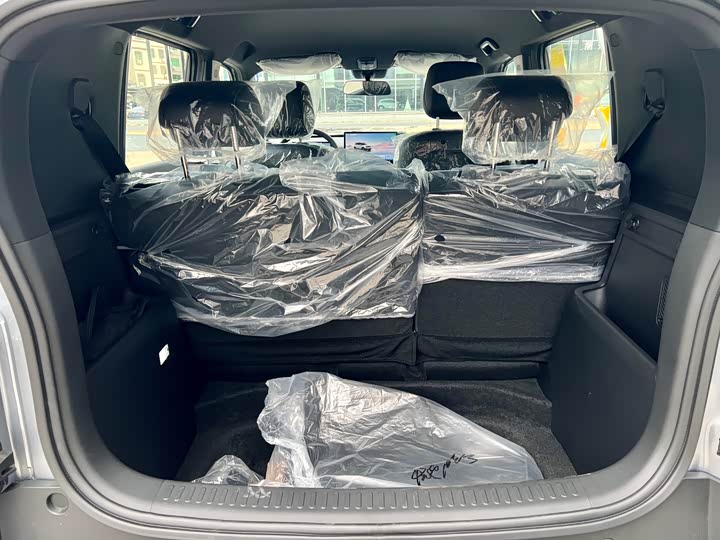 Фото 9 - Baojun Yep Plus