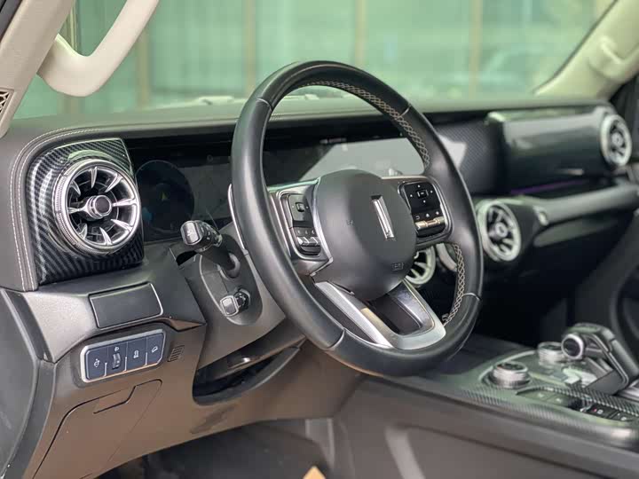 Фото 8 - Tank 300