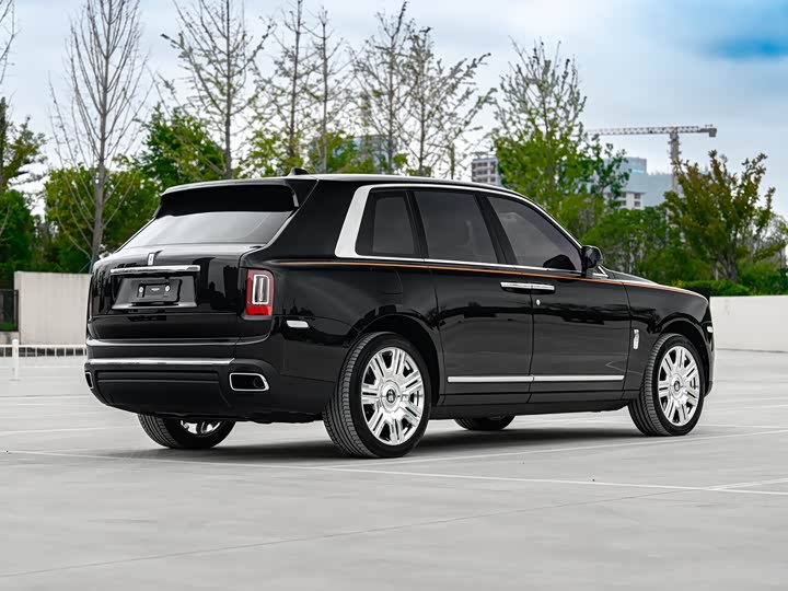 Фото 6 - Rolls-Royce Cullinan