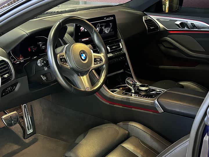 Фото 2 - BMW 8 Series