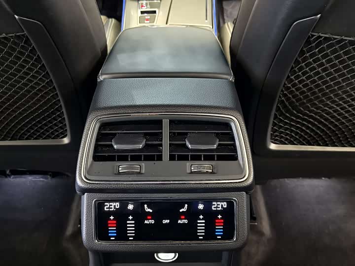 Фото 12 - Audi A6L