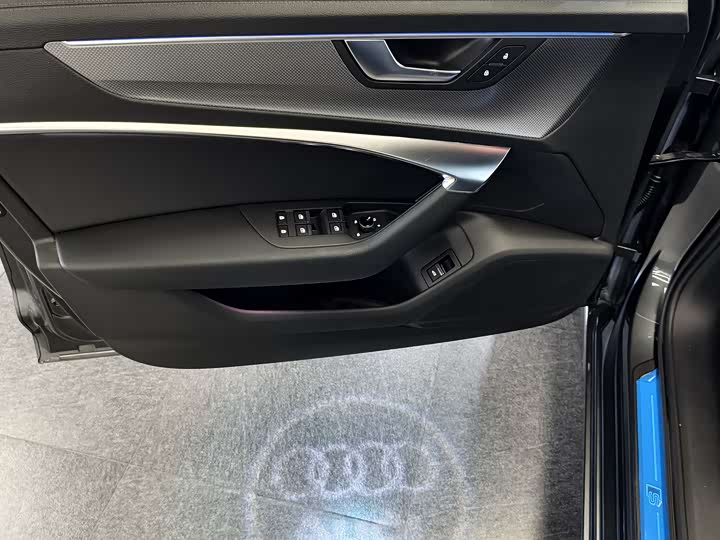 Фото 14 - Audi A6L