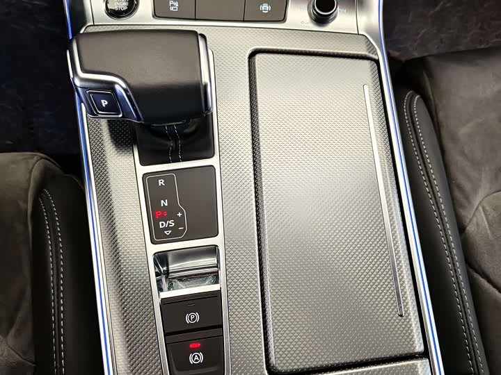 Фото 19 - Audi A6L