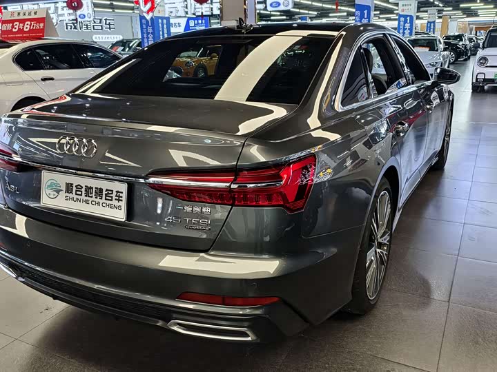 Фото 5 - Audi A6L