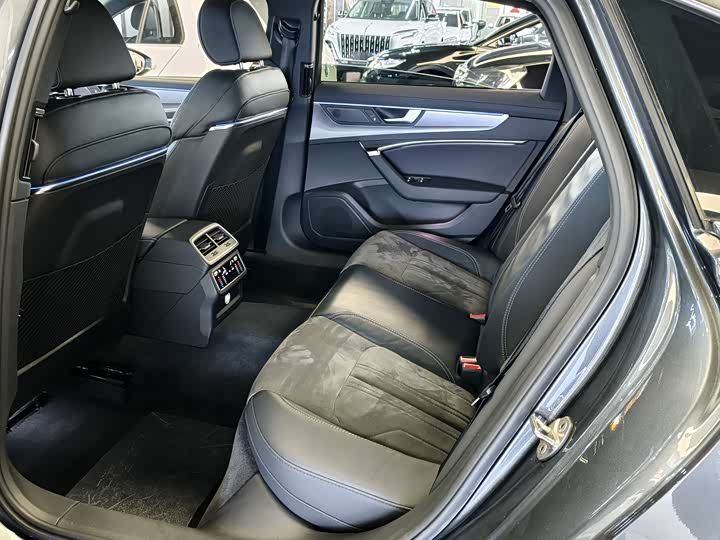 Фото 9 - Audi A6L