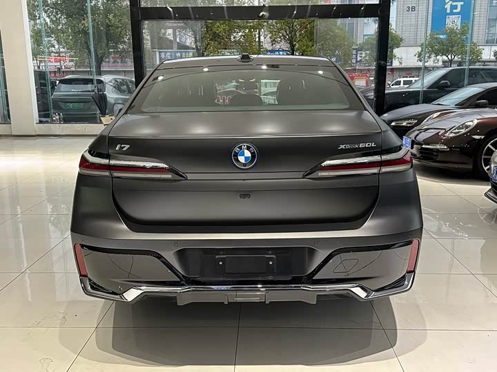Фото 8 - BMW i7