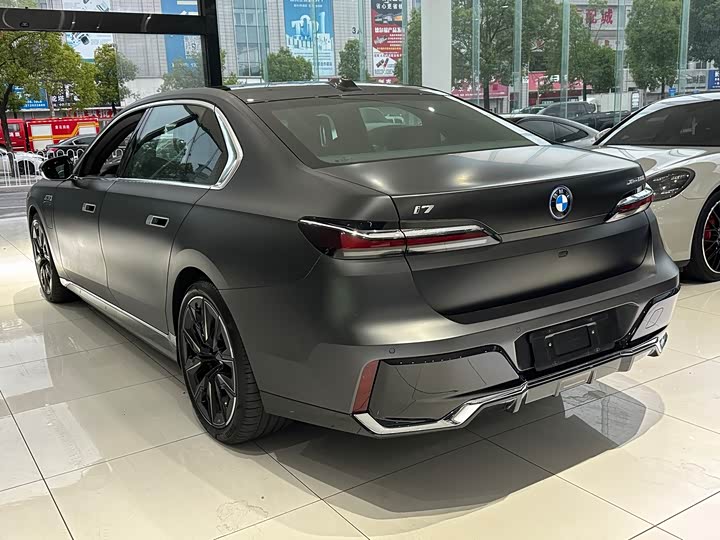 Фото 9 - BMW i7