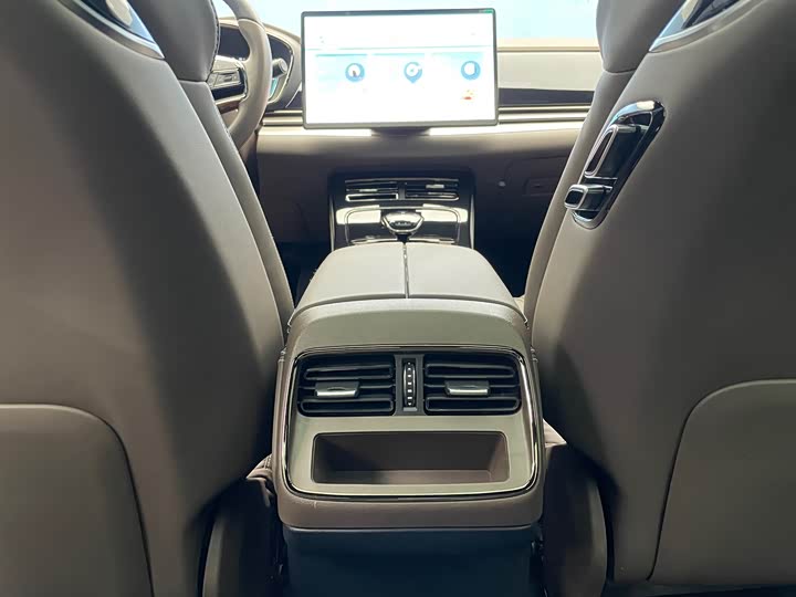 Фото 18 - BYD Han