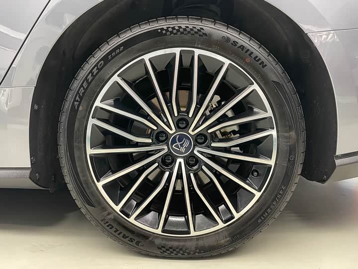 Фото 24 - BYD Han