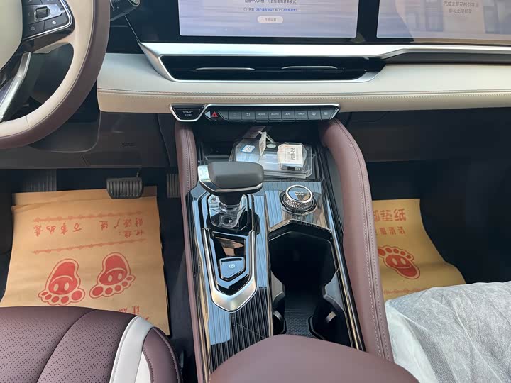 Фото 10 - Geely Monjaro