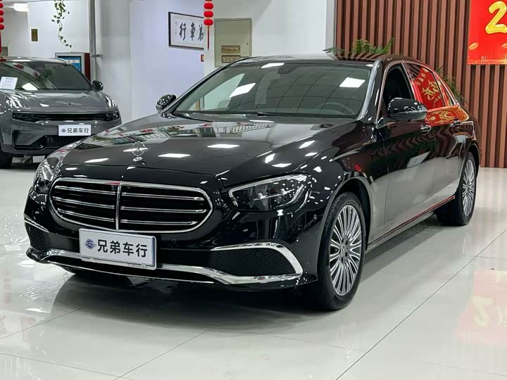 Фото 2 - Mercedes-Benz E-Class