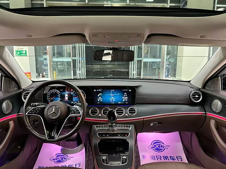 Фото 4 - Mercedes-Benz E-Class