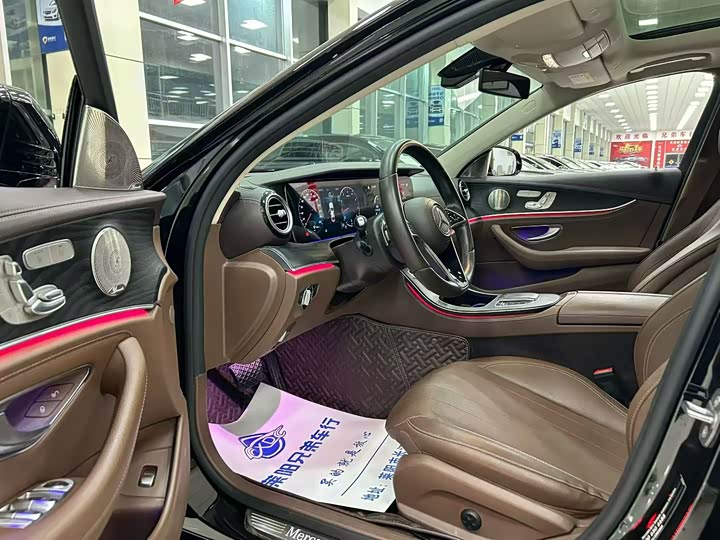 Фото 5 - Mercedes-Benz E-Class