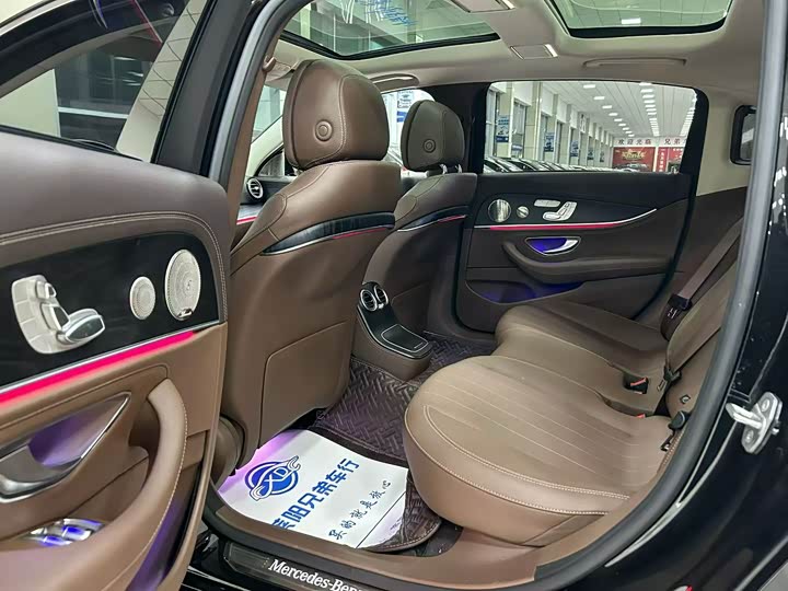 Фото 6 - Mercedes-Benz E-Class