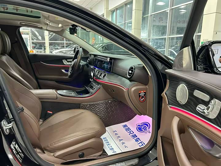 Фото 8 - Mercedes-Benz E-Class