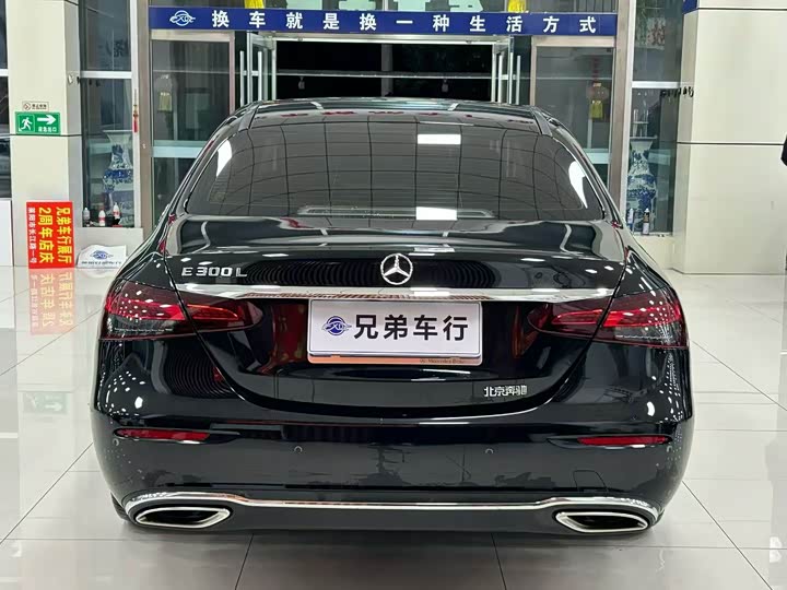 Фото 9 - Mercedes-Benz E-Class