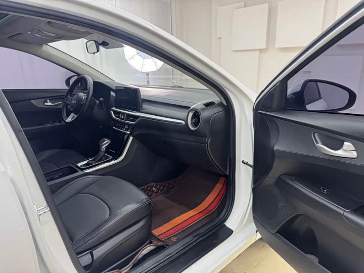 Фото 10 - Kia K3