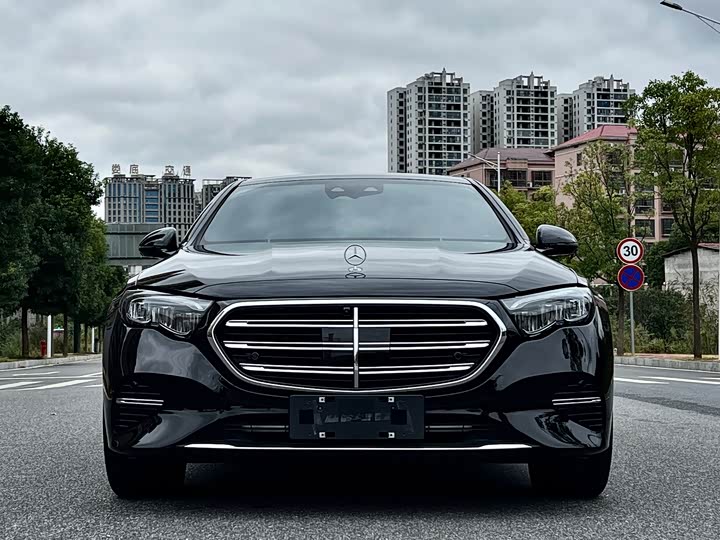 Фото 1 - Mercedes-Benz E-Class