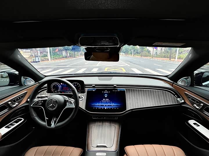 Фото 10 - Mercedes-Benz E-Class