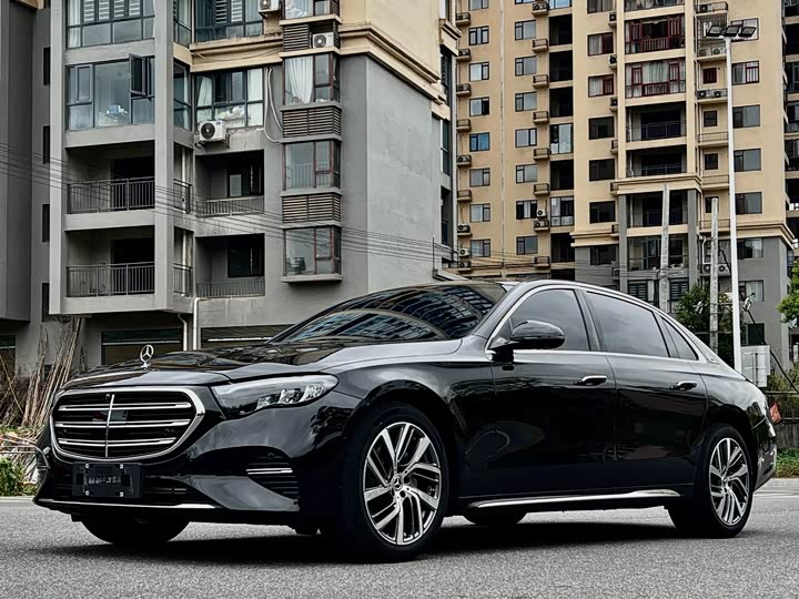 Фото 2 - Mercedes-Benz E-Class