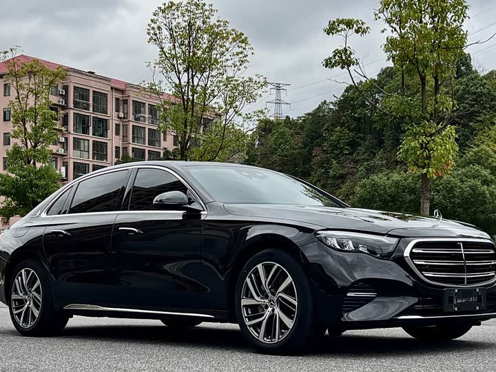 Фото 3 - Mercedes-Benz E-Class