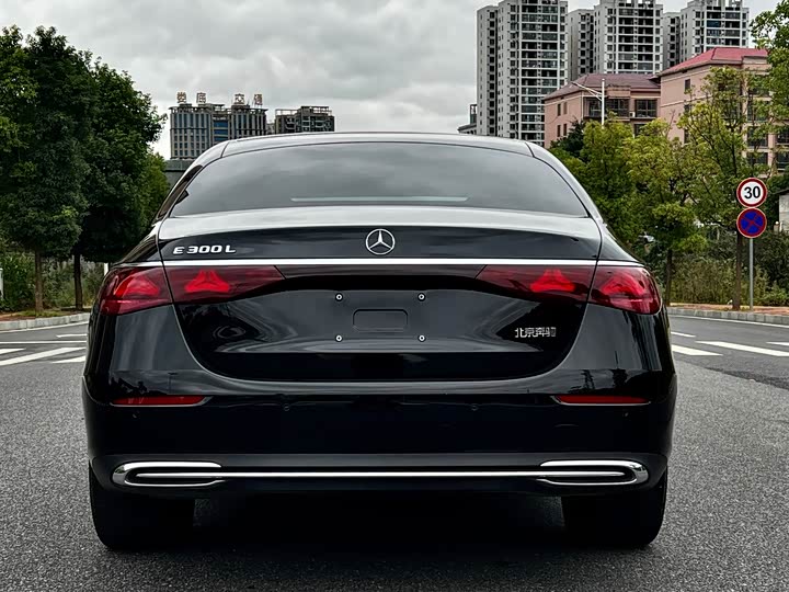 Фото 4 - Mercedes-Benz E-Class