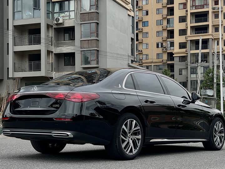 Фото 5 - Mercedes-Benz E-Class