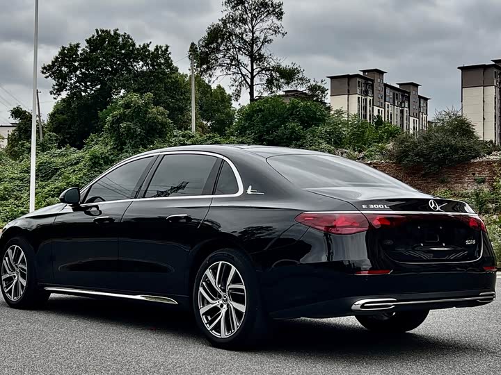 Фото 6 - Mercedes-Benz E-Class