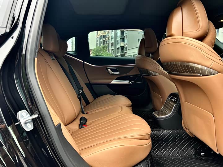 Фото 7 - Mercedes-Benz E-Class