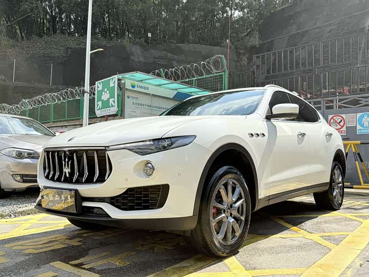 Фото 1 - Maserati Levante