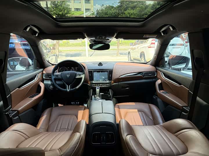 Фото 10 - Maserati Levante