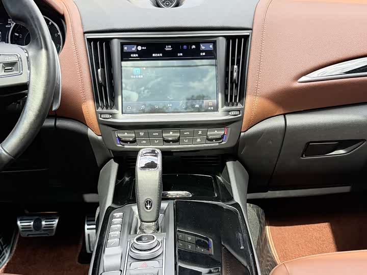 Фото 11 - Maserati Levante