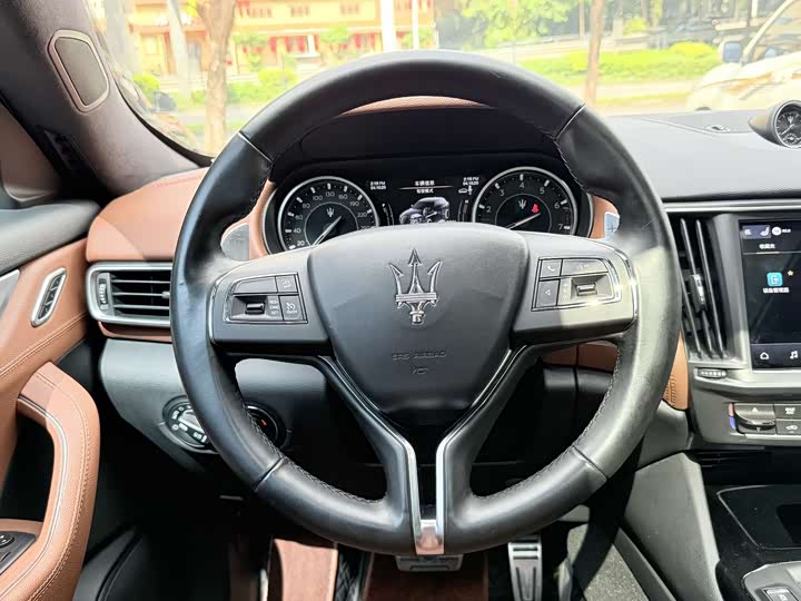 Фото 12 - Maserati Levante