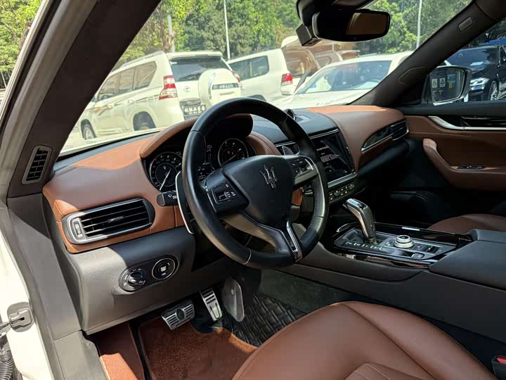 Фото 13 - Maserati Levante