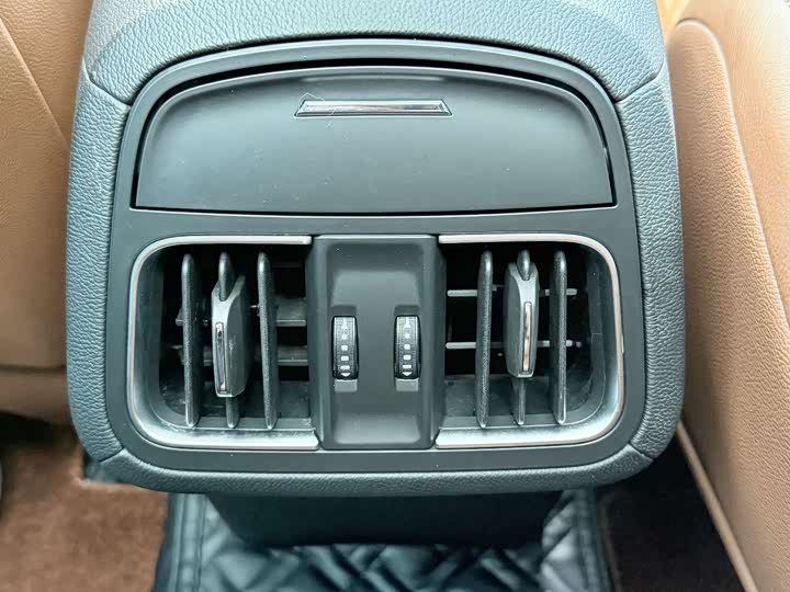 Фото 14 - Maserati Levante