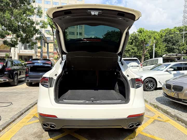 Фото 17 - Maserati Levante