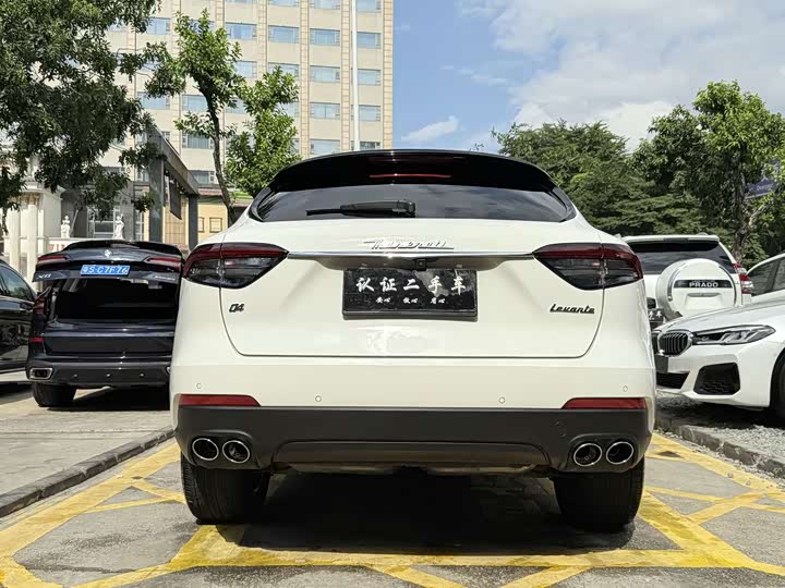 Фото 2 - Maserati Levante