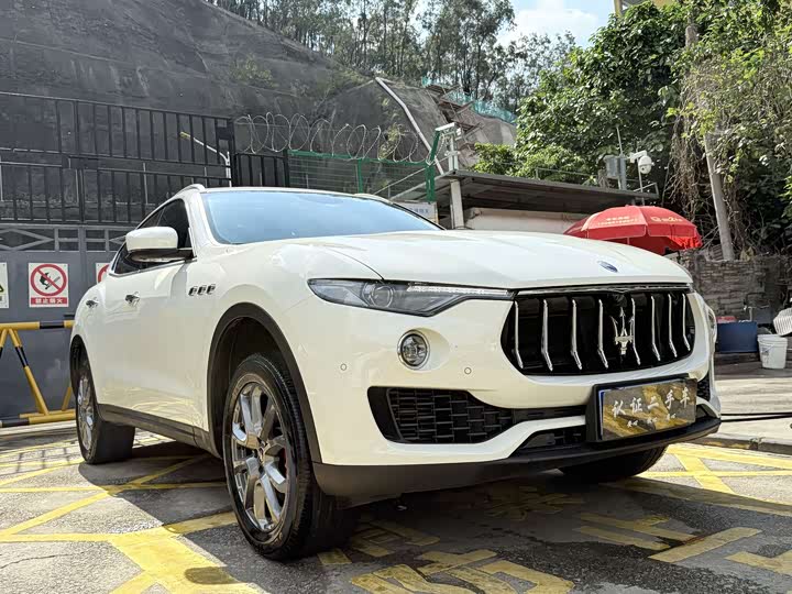 Фото 4 - Maserati Levante