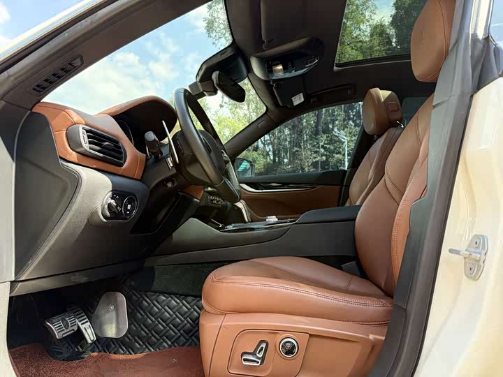 Фото 7 - Maserati Levante