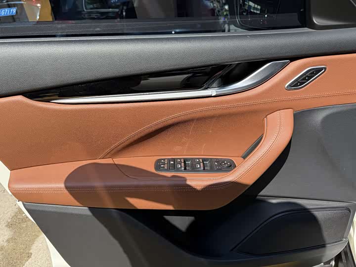 Фото 9 - Maserati Levante