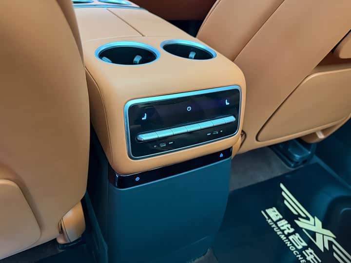 Фото 25 - LiXiang L9